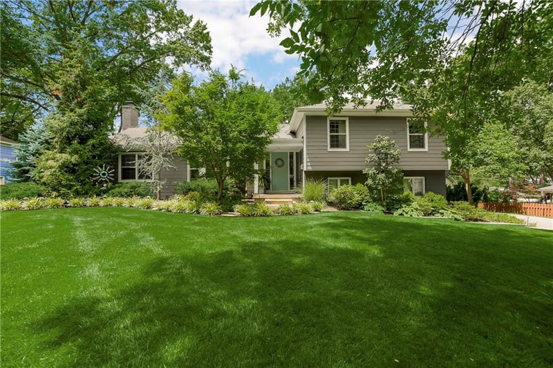 9104 Ensley Ln, Leawood, KS 66206
