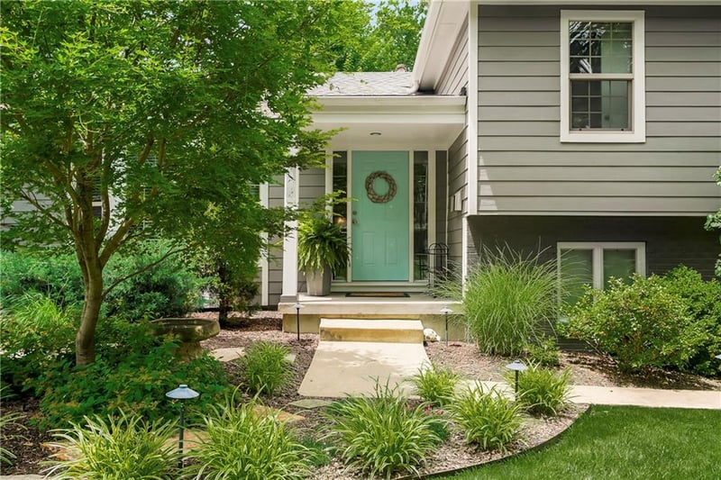 9104 Ensley Ln, Leawood, KS 66206