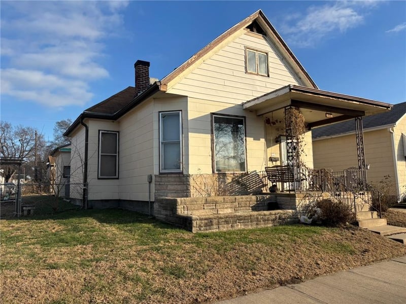 2121 10th St, St Joseph, MO 64503