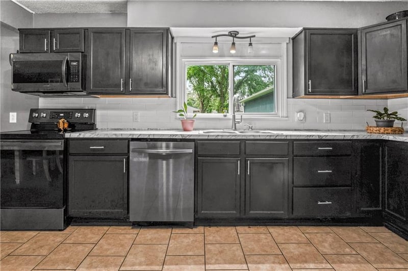 233 5th St, Adrian, MO 64720
