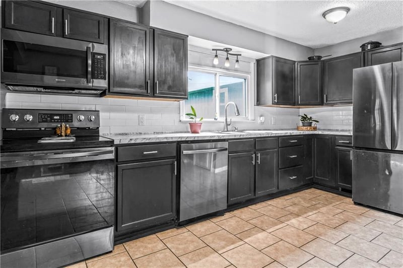 233 5th St, Adrian, MO 64720