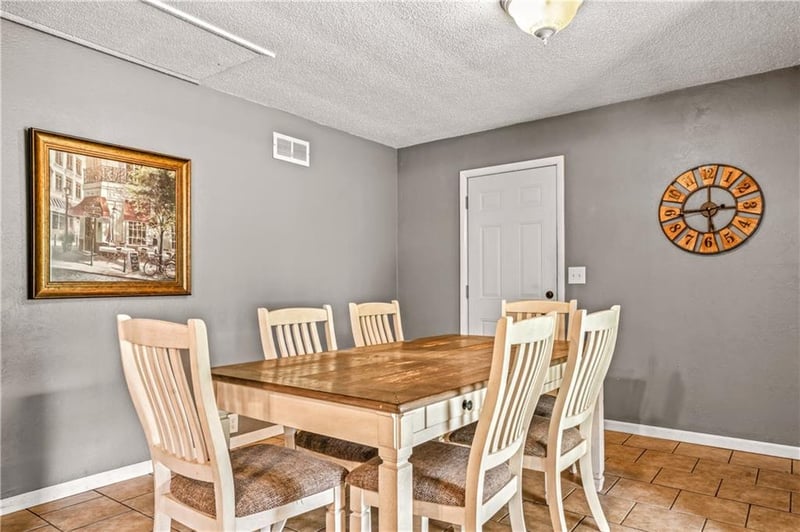 233 5th St, Adrian, MO 64720