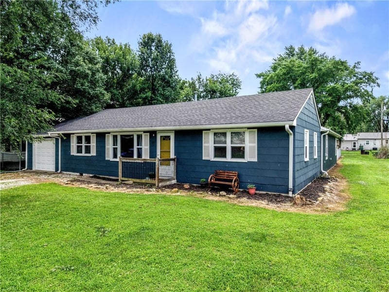 233 5th St, Adrian, MO 64720