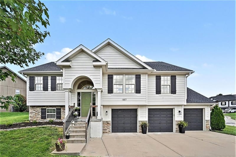 1857 Shannon Dr, Liberty, MO 64068