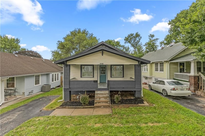1310 Maywood Ave, Independence, MO 64052