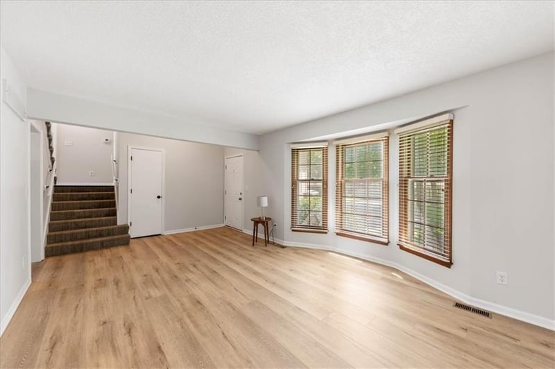 8516 Darnell St, Lenexa, KS 66215
