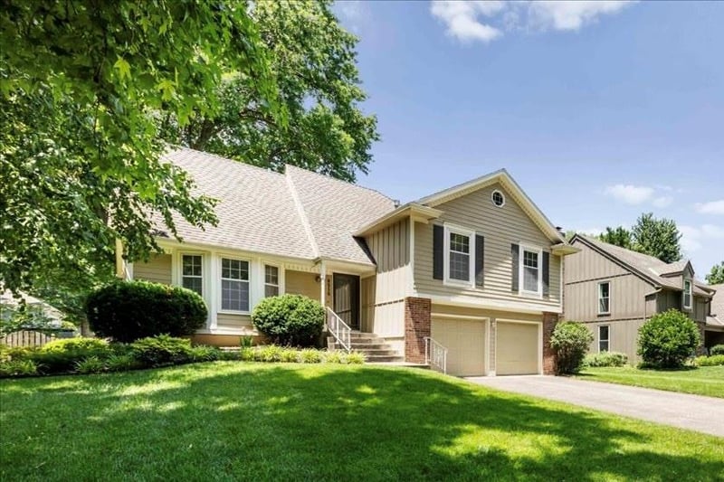 8516 Darnell St, Lenexa, KS 66215