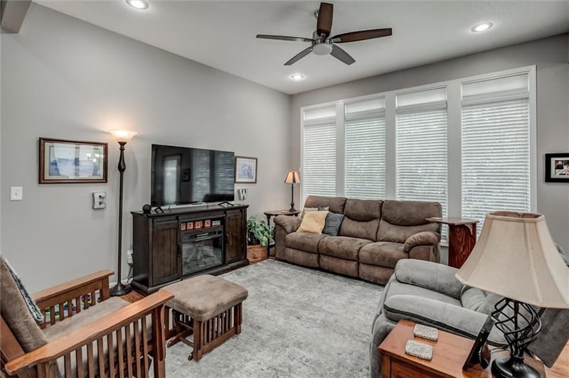 406 Briar Ln, Kearney, MO 64060