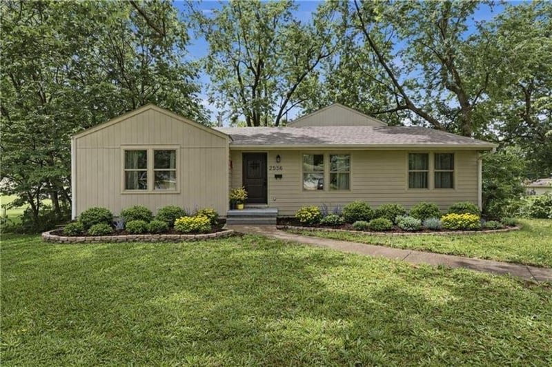 2526 Queen Ridge Dr, Independence, MO 64055