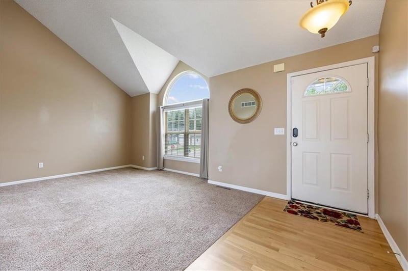 1300 Princeton Dr, Lee's Summit, MO 64081