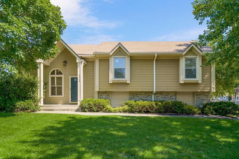 1840 7th St, Lee's Summit, MO 64063