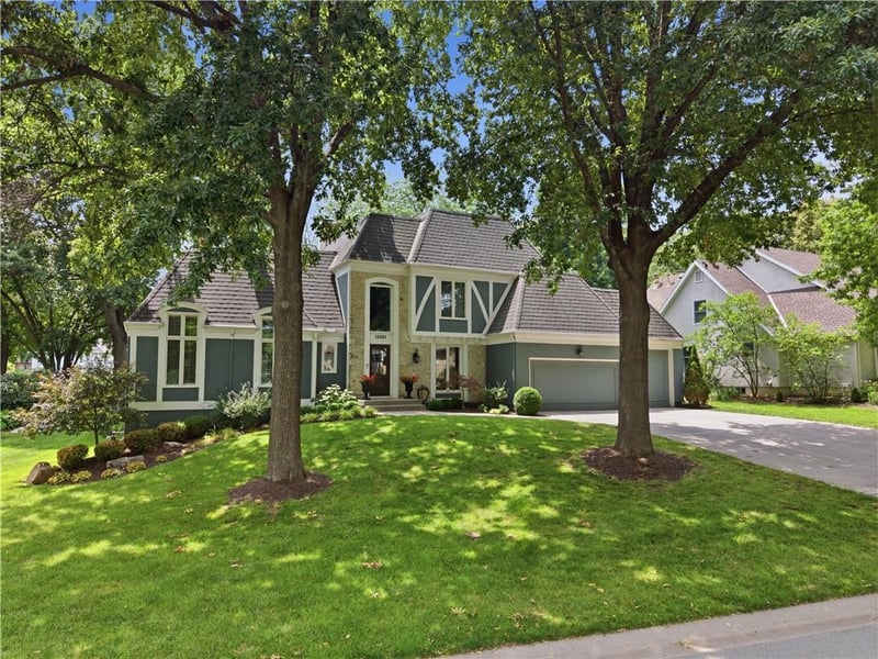 12603 Pawnee Ln, Leawood, KS 66209
