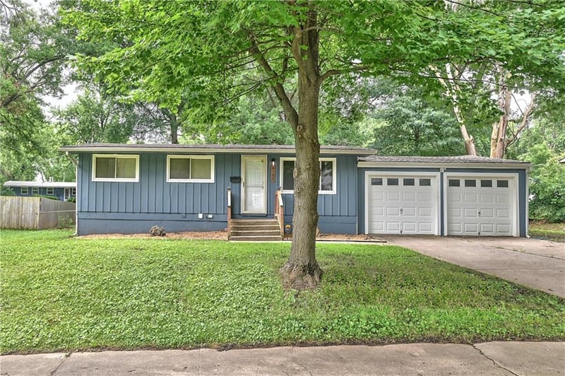 8707 91st Ter, Kansas City, MO 64138
