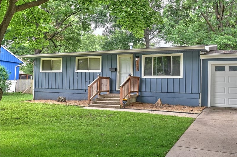 8707 91st Ter, Kansas City, MO 64138