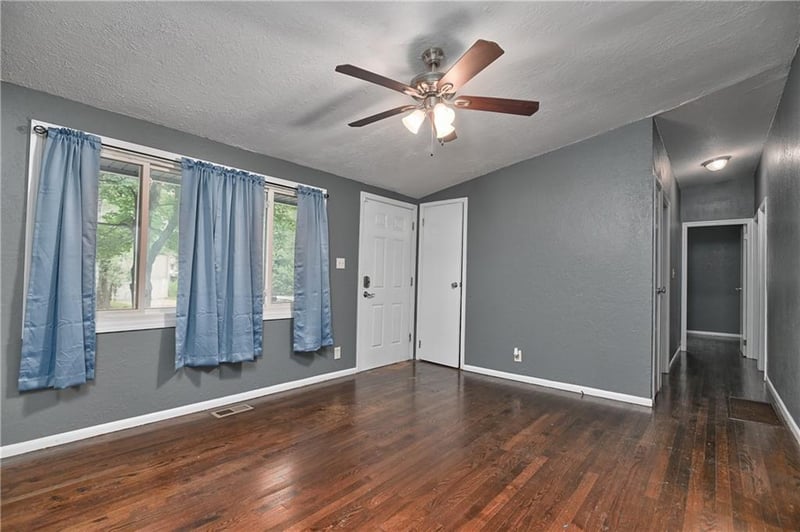 8707 91st Ter, Kansas City, MO 64138