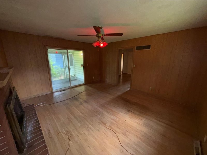 10107 Cambridge Ave, Kansas City, MO 64134