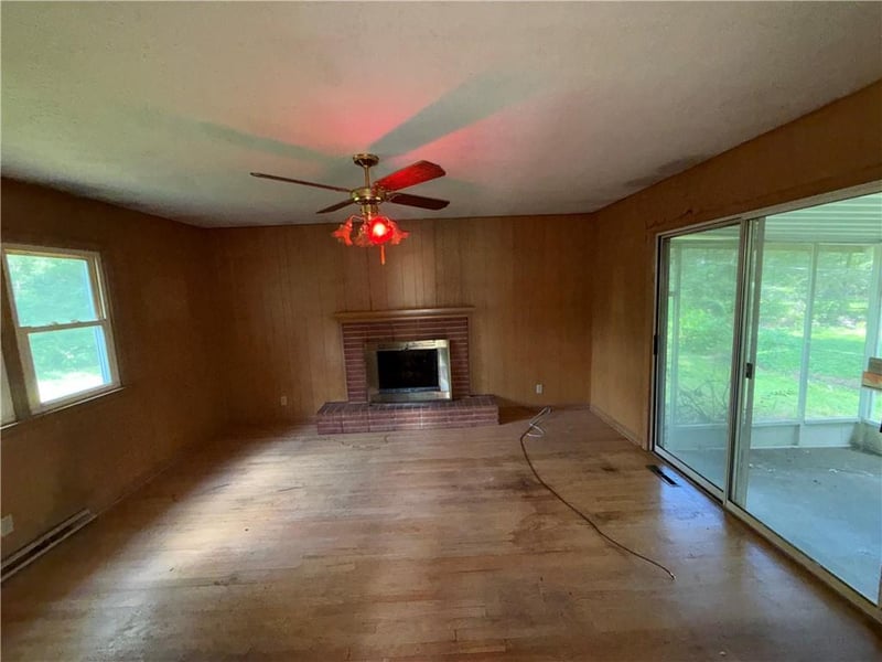 10107 Cambridge Ave, Kansas City, MO 64134