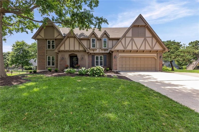12112 Aberdeen Rd, Leawood, KS 66209