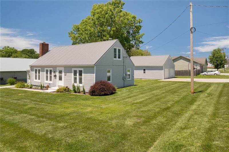 109 Chestnut St, Hamilton, MO 64644