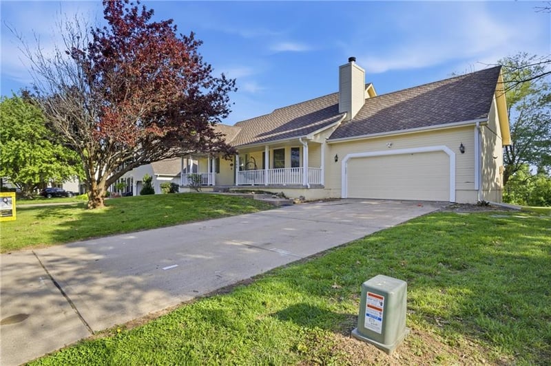 509 Olympic Ct, Lee's Summit, MO 64064