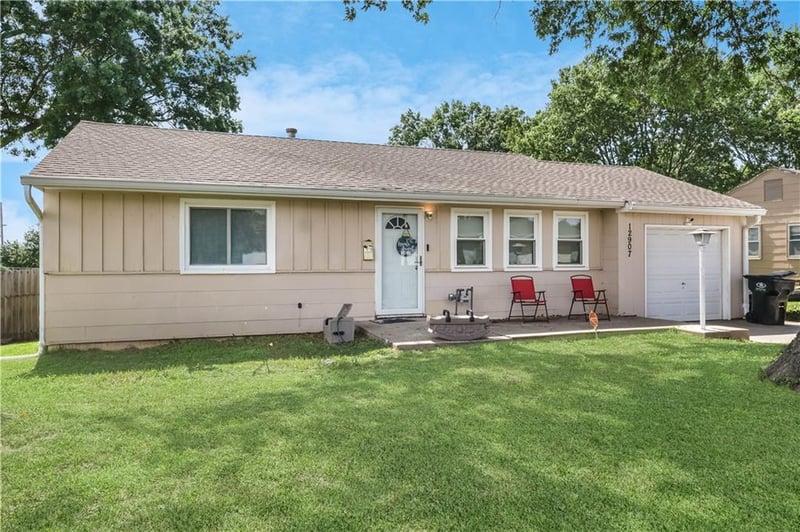 12907 Mccoy St, Independence, MO 64055