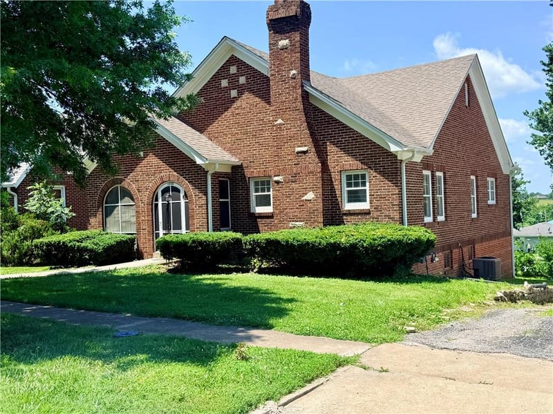 1608 Walnut St, Higginsville, MO 64037