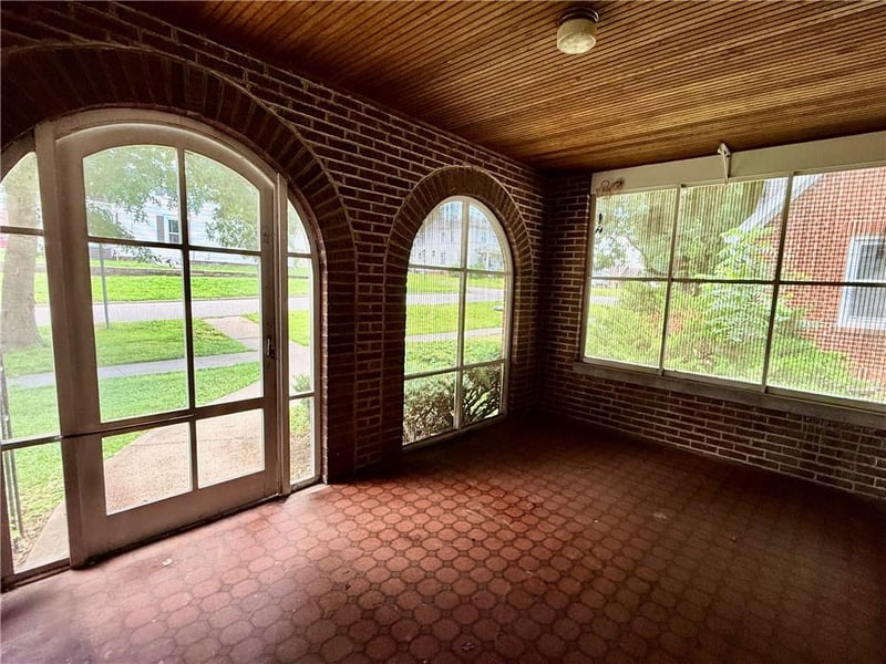 1608 Walnut St, Higginsville, MO 64037