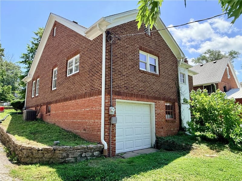 1608 Walnut St, Higginsville, MO 64037