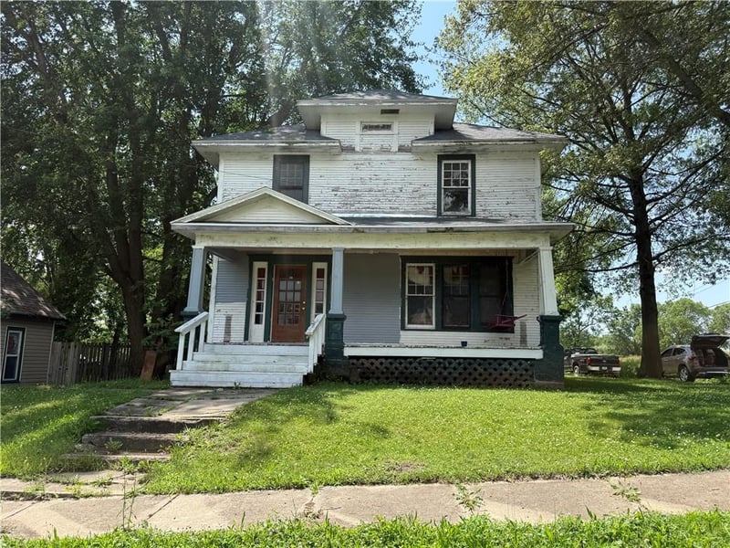 102 4th St, Pickering, MO 64476