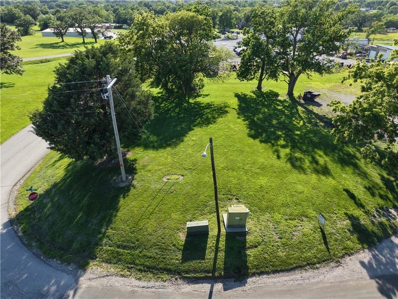 Main & Pineview St, Stanberry, MO 64489