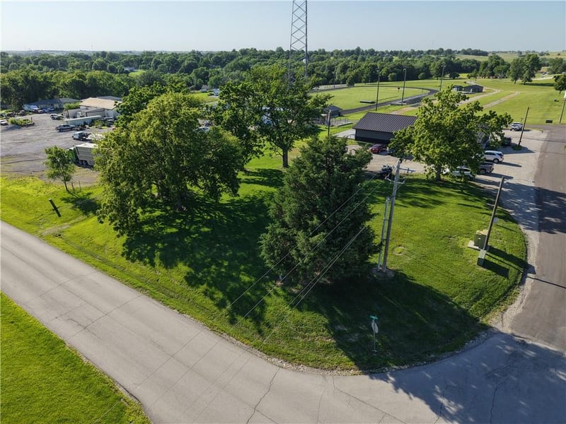 Main & Pineview St, Stanberry, MO 64489