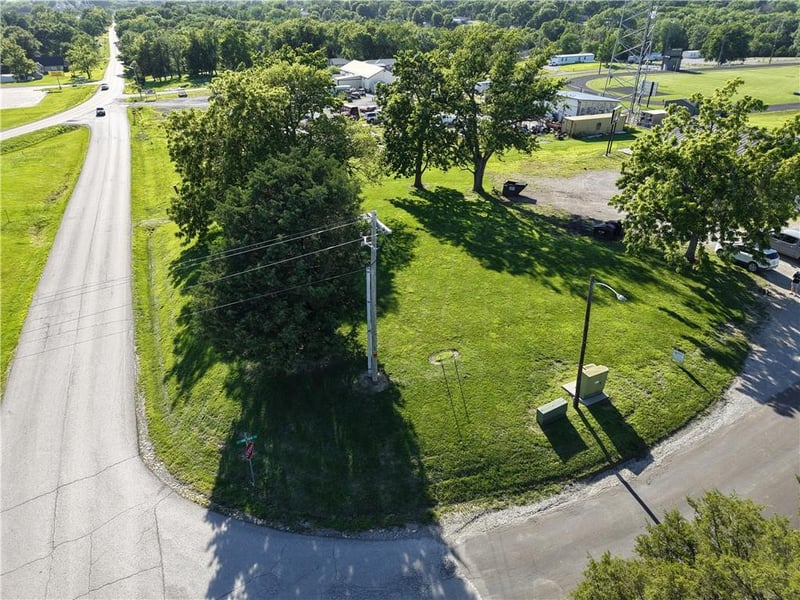 Main & Pineview St, Stanberry, MO 64489