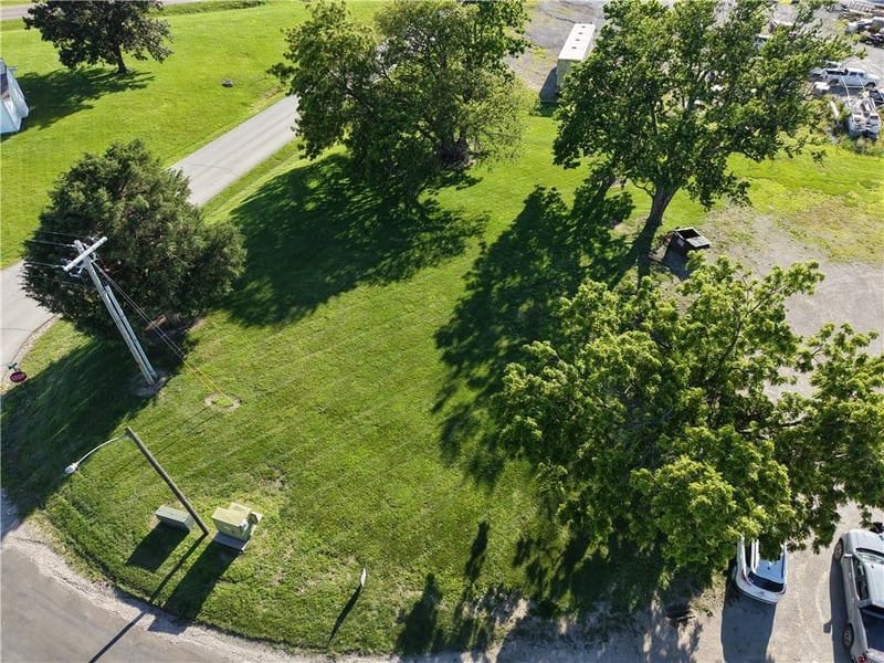 Main & Pineview St, Stanberry, MO 64489