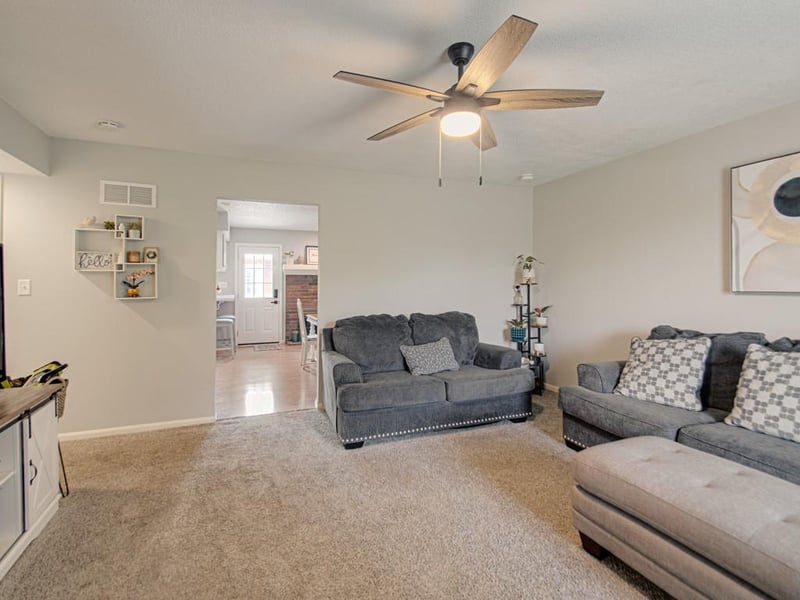 6745 N Askew Ave, Gladstone, MO 64119