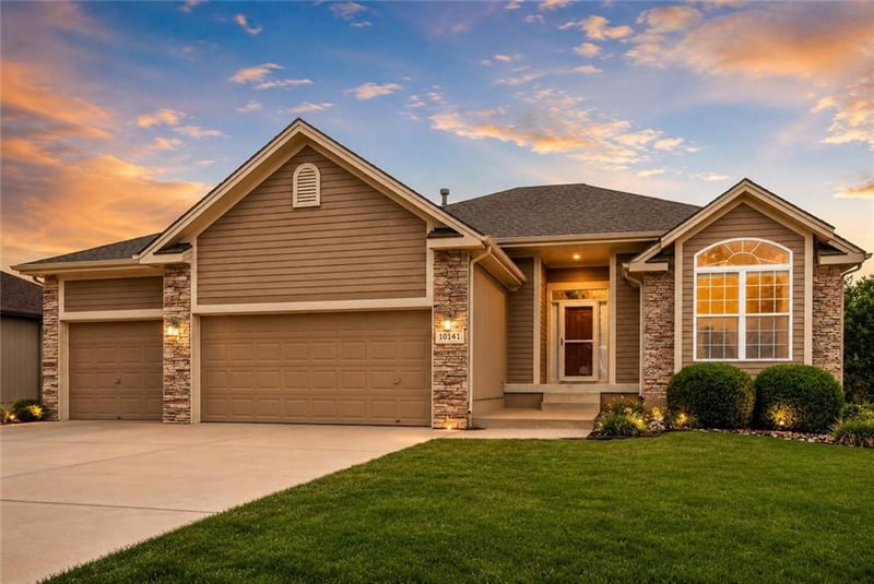 10141 Lane Dr, Kansas City, MO 64157