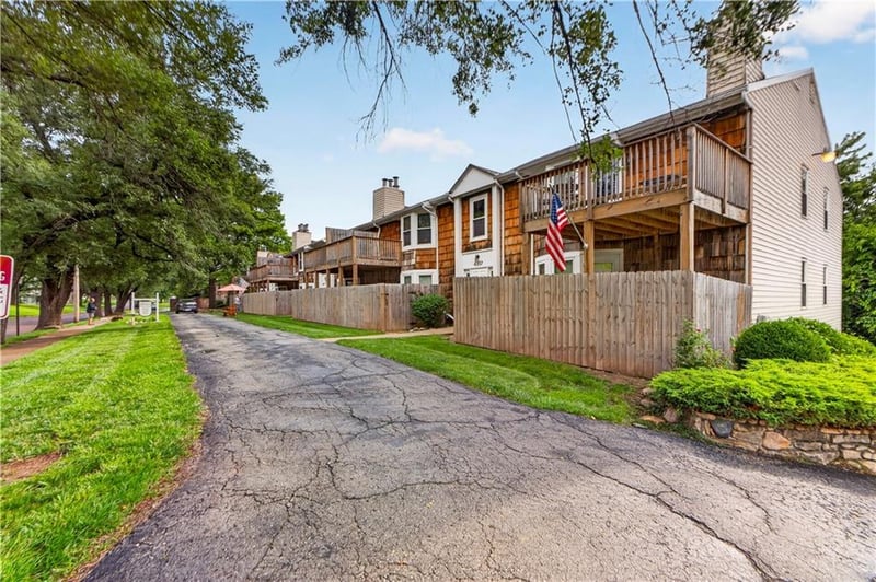 8333 Lowell Ave #2, Overland Park, KS 66212