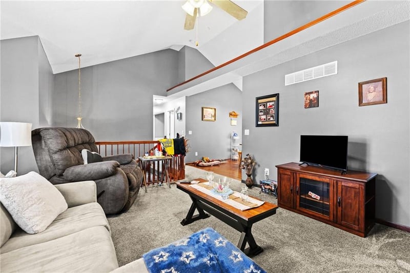 1106 S Scott Ave, Belton, MO 64012