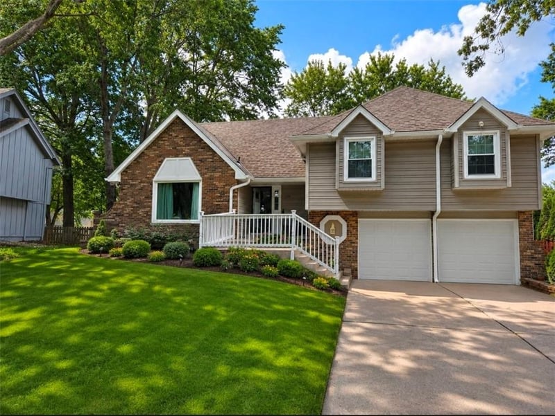 1139 Clubhouse Ct, Lee's Summit, MO 64086