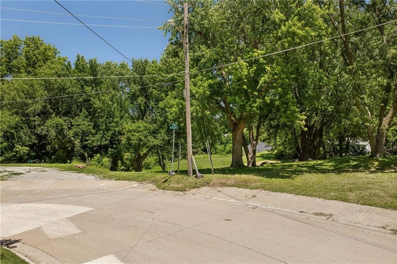 325 A St, St Joseph, MO 64501