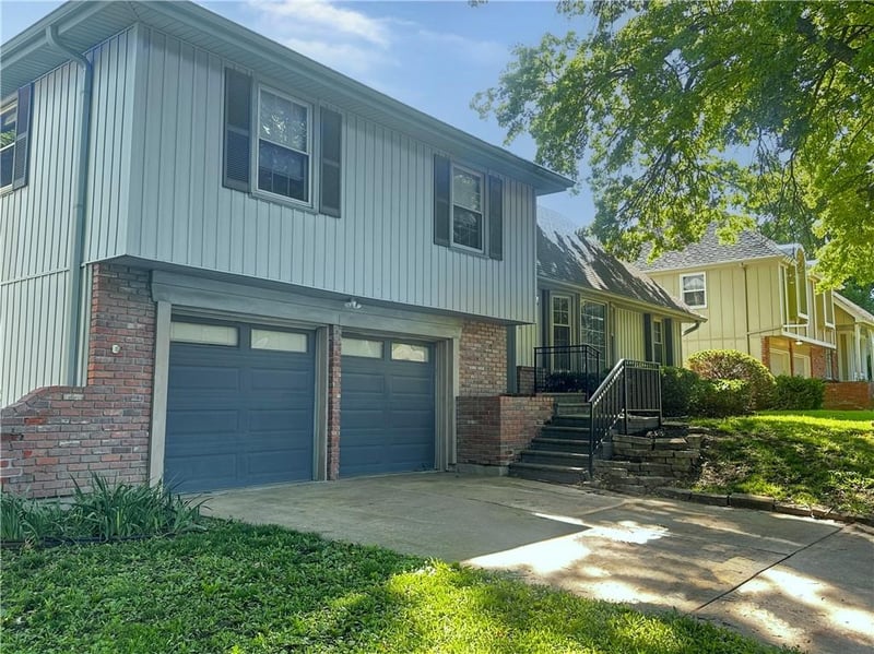 9102 81st Ter, Overland Park, KS 66204