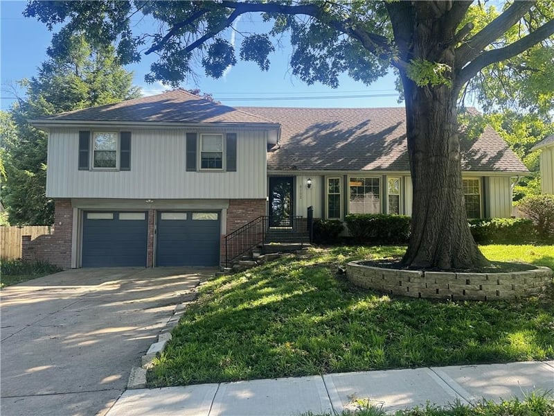 9102 81st Ter, Overland Park, KS 66204