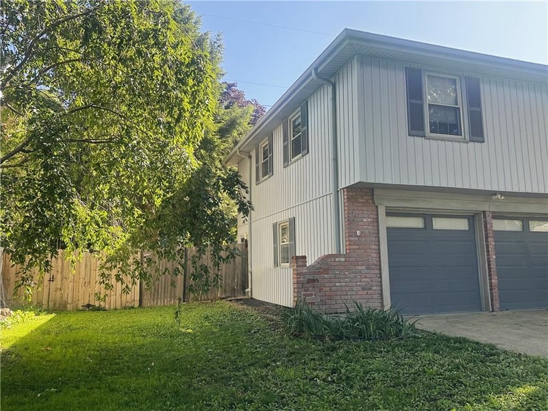9102 81st Ter, Overland Park, KS 66204