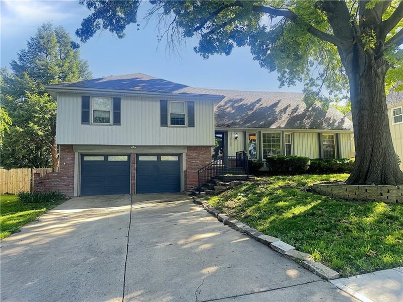 9102 81st Ter, Overland Park, KS 66204