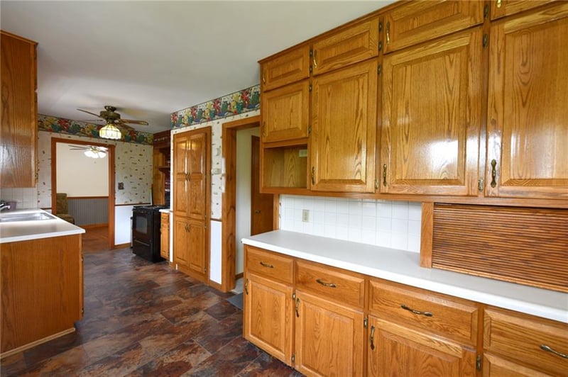 9604 E 32nd St, Independence, MO 64052
