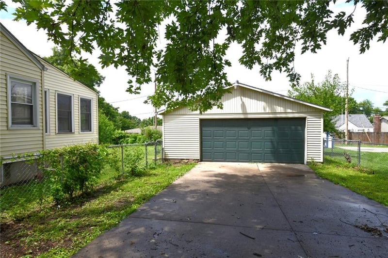 9604 32nd St, Independence, MO 64052