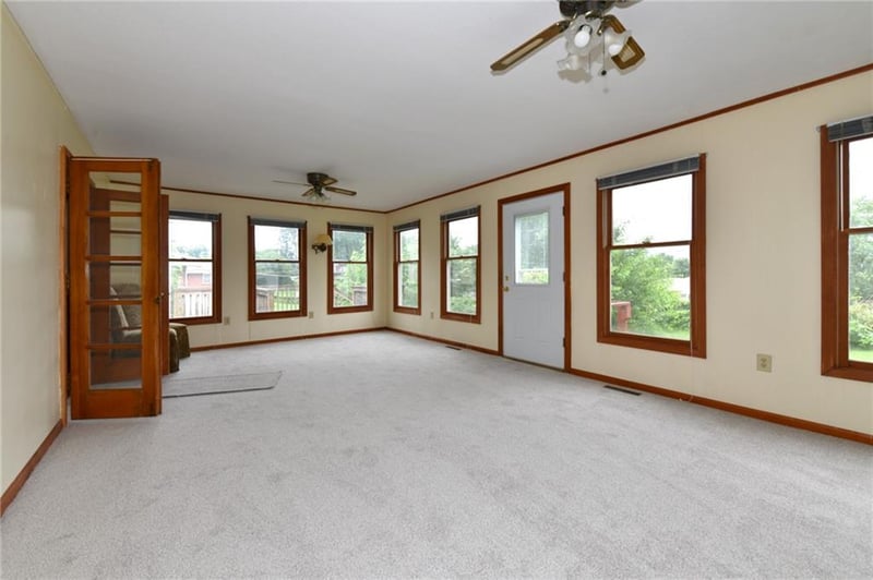 9604 E 32nd St, Independence, MO 64052