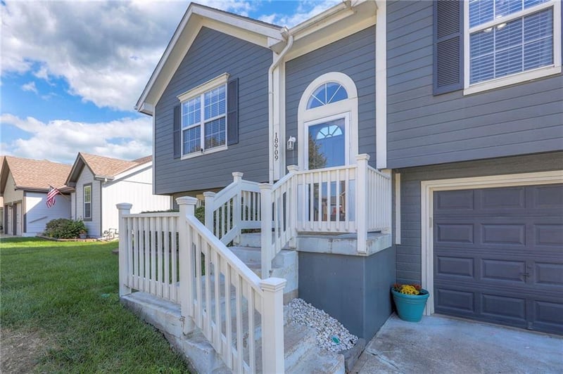 18909 12th Ter, Independence, MO 64057