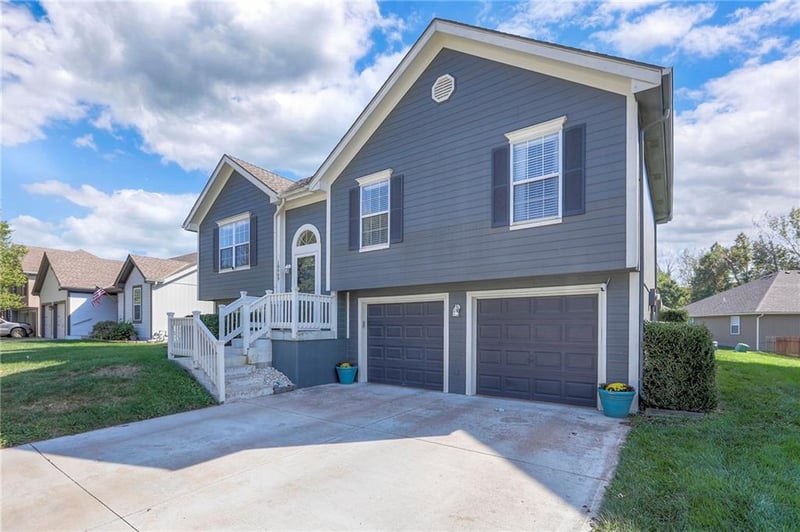 18909 12th Ter, Independence, MO 64057
