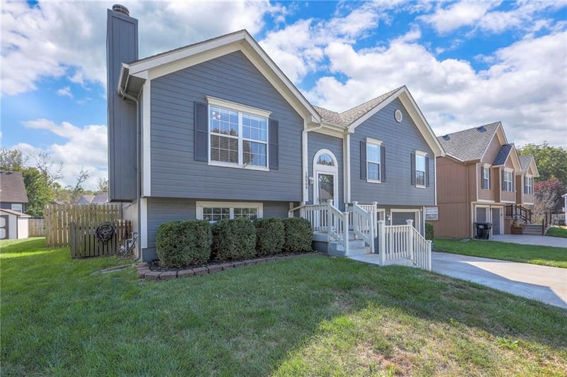 18909 12th Ter, Independence, MO 64057