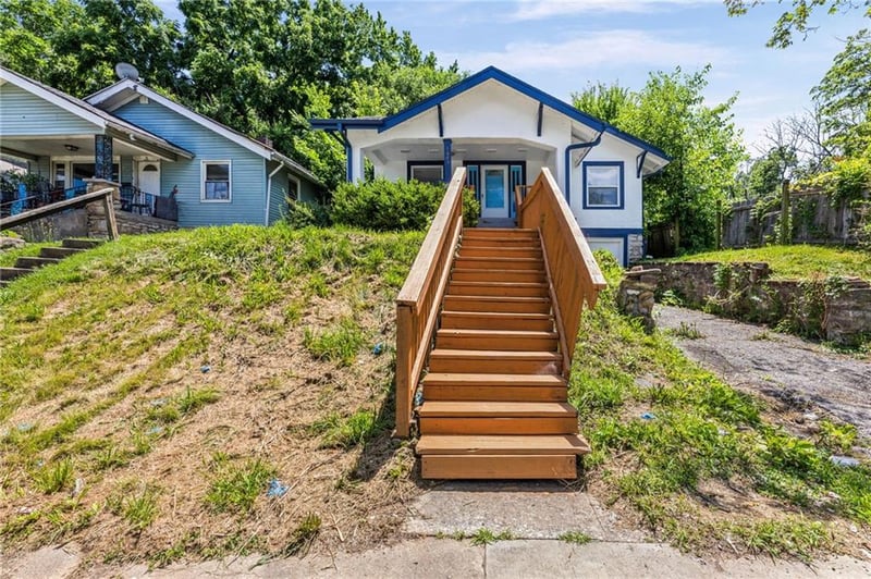 1805 67th St, Kansas City, MO 64132